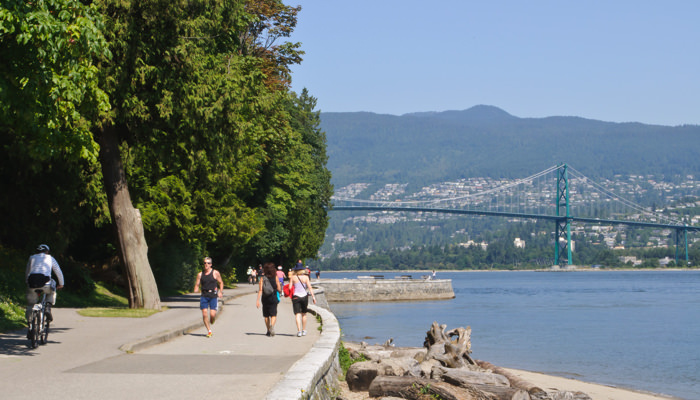 ¿ Qué ver en Vancouver ?. ¿Qué hacer en Vancouver?. Rompeolas de Vancouver ( Vancouver Seawall ), Stanley Park. Una de las mejores formas de descubrir Vancouver es seguir la ruta del Seawall. ¿ Qué ver en Vancouver ?. ¿Qué hacer en Vancouver?. Rompeolas de Vancouver ( Vancouver Seawall ), Stanley Park. Una de las mejores formas de descubrir Vancouver es seguir la ruta del Seawall.