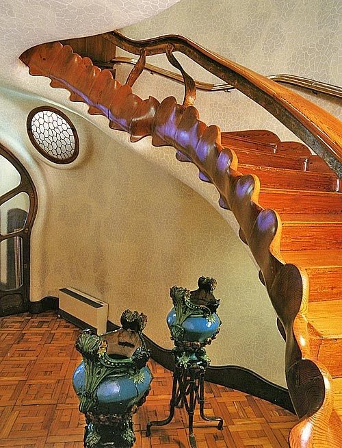 Cola dragon escalera Casa Batlló Cola dragon escalera Casa Batlló